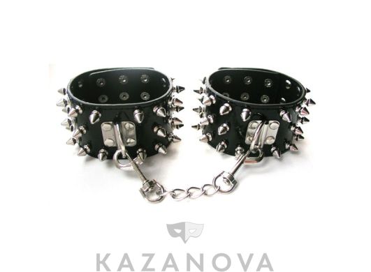 Оковы из искусственной кожи с шипами черные